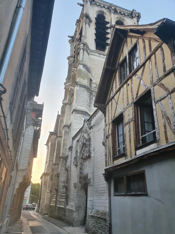 Le Logis Du Clocher Труа Экстерьер фото