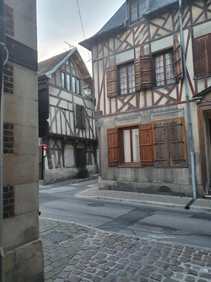 Le Logis Du Clocher Труа Экстерьер фото