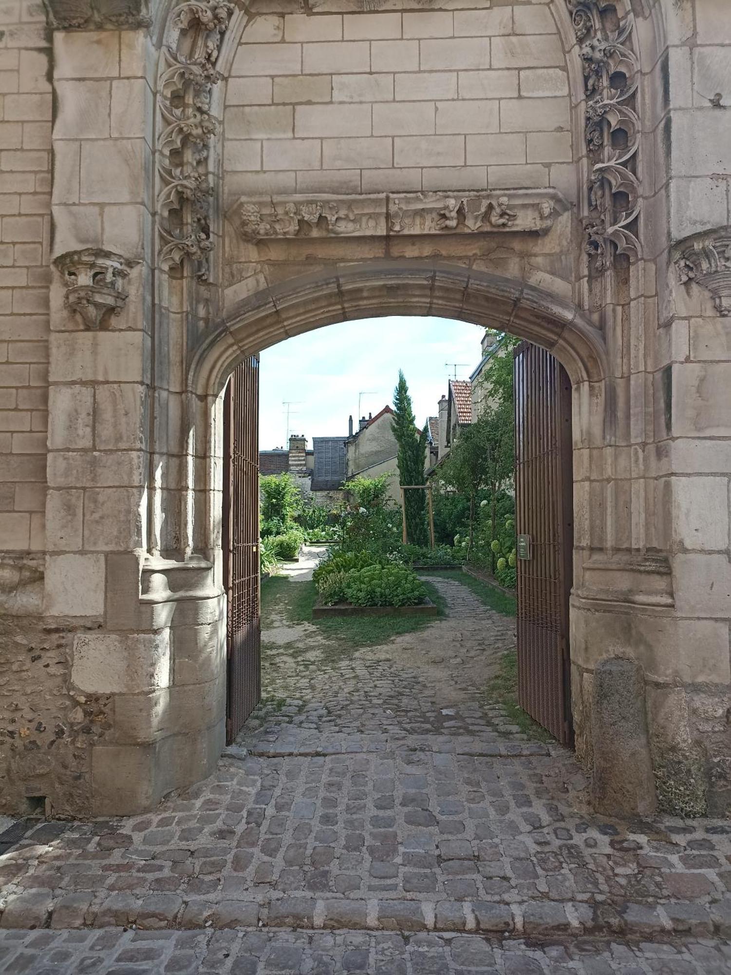 Le Logis Du Clocher Труа Номер фото